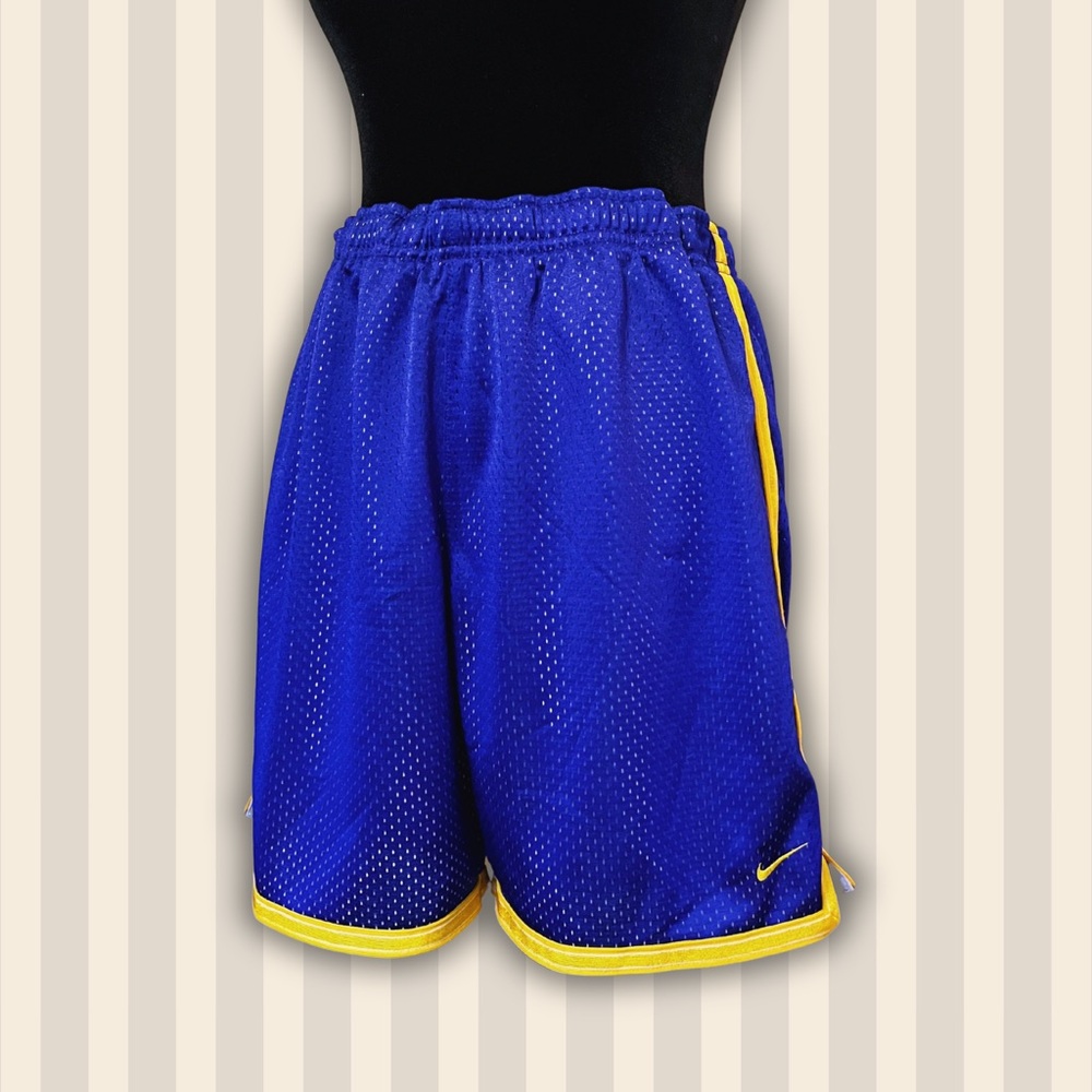 Second Hand Nike basketball shorts - Size Small